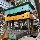 []南通2500吨四柱液压机一台。有效台面2.3x4米。多点顶.